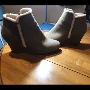 White Mountain Tan Suede Fur Trimmed Booties 7.5